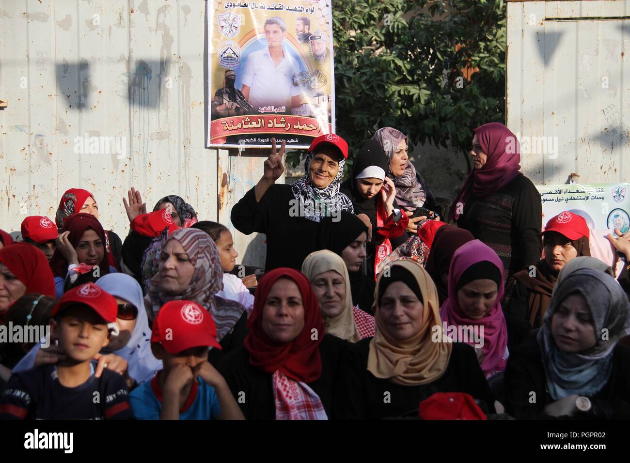 Jabalia, Gaza Strip, Palestinian Territory. 28th Aug, 2018. Palestinian supporters of the Popular Front for the Liberation of Palestine (PFLP) take part in a rally marking the The 17th anniversary of the killing of Abu Ali Mustafa, leader of (PFLP), in Jabalia in the northern Gaza Stirp on August 28, 2018 Credit: Mahmoud Ajour/APA Images/ZUMA Wire/Alamy Live News Stock Photo
