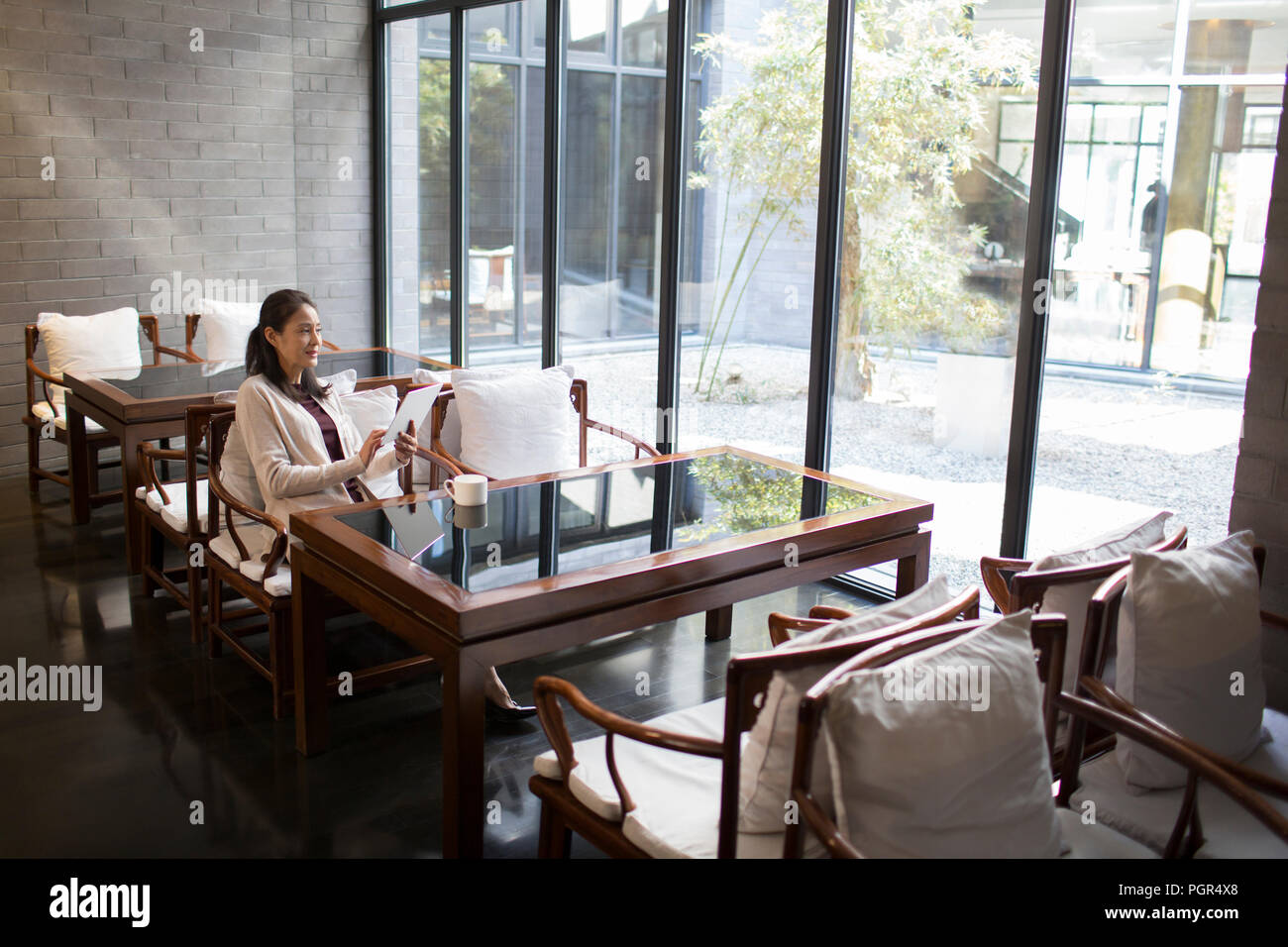 Asian 50 Years Mature Woman Coffee Cafe Hi res Stock Photography And asian-50-years-mature-woman-coffee-cafe-hi-res-stock-photography-and