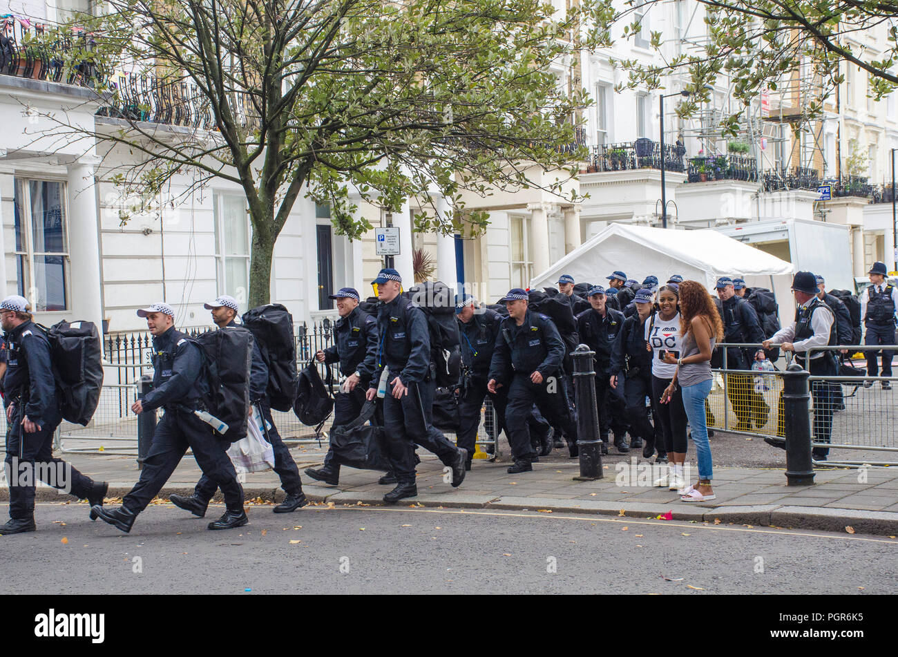 Notting hill carnival dancers 2018 hi-res stock photography and images ...