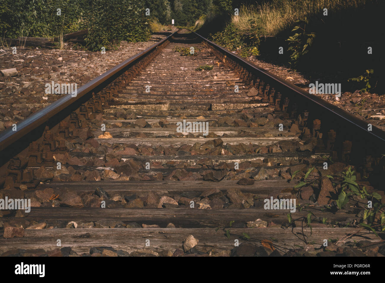 Train Track on Sunset with Lost Places (old Train Station), alte Eisenbahnstrecke mit einem verlassenen Bahnhof Stock Photo