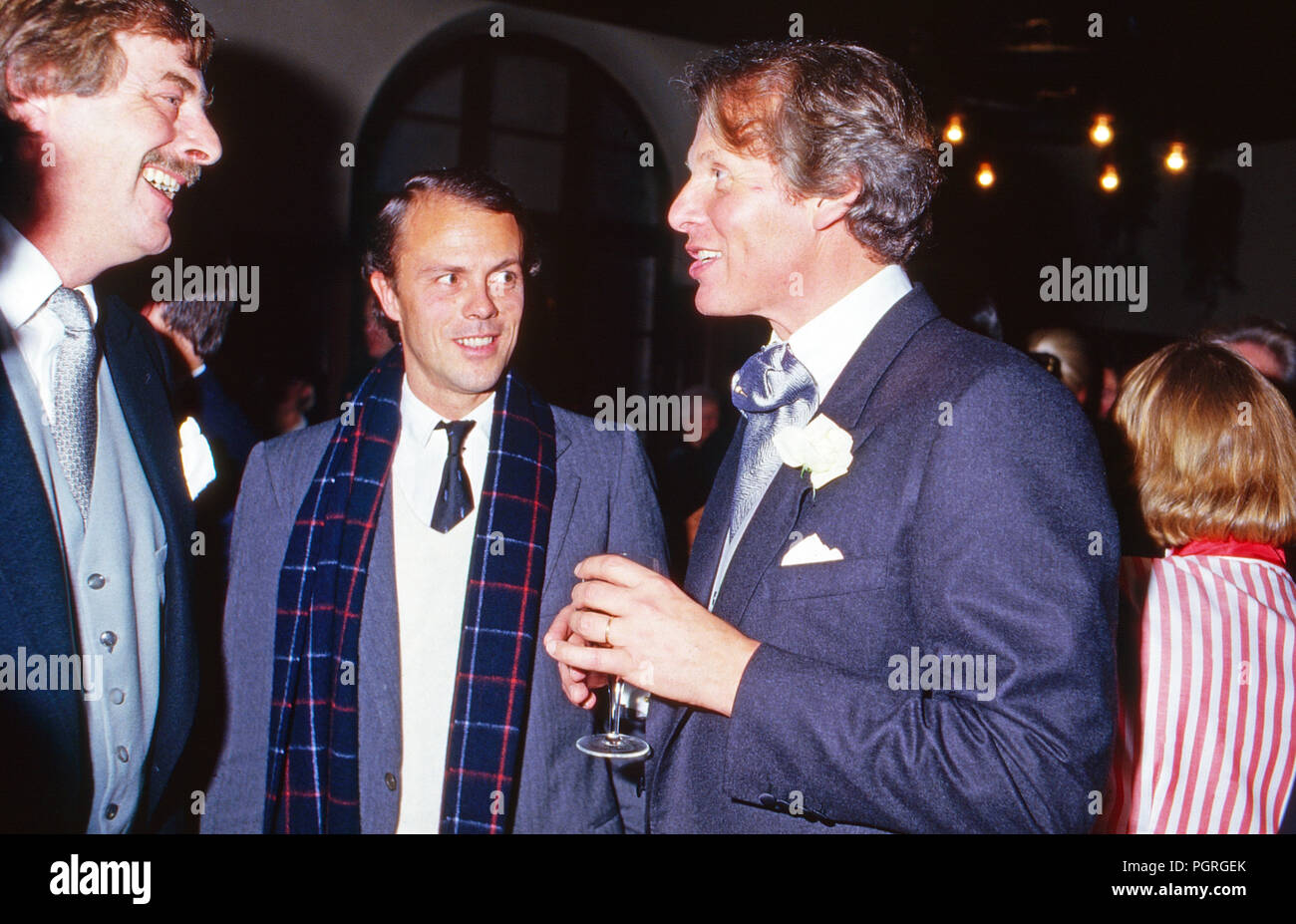 Heinrich Baron Thyssen Bornemisza (Mitte) mit Gästen, ca. 1987