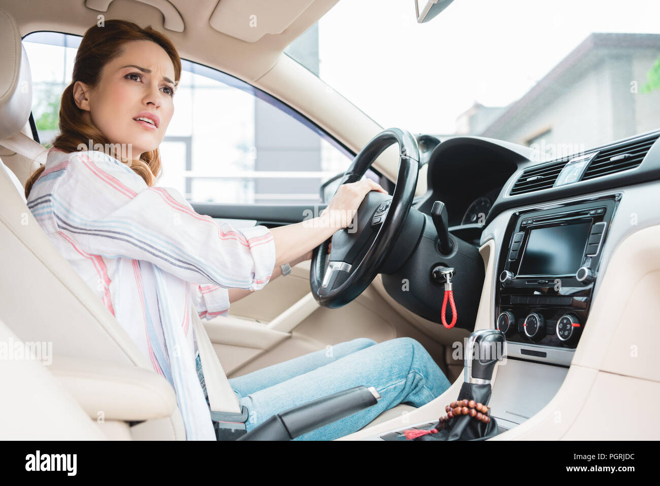 Honking horn hires stock photography and images Alamy