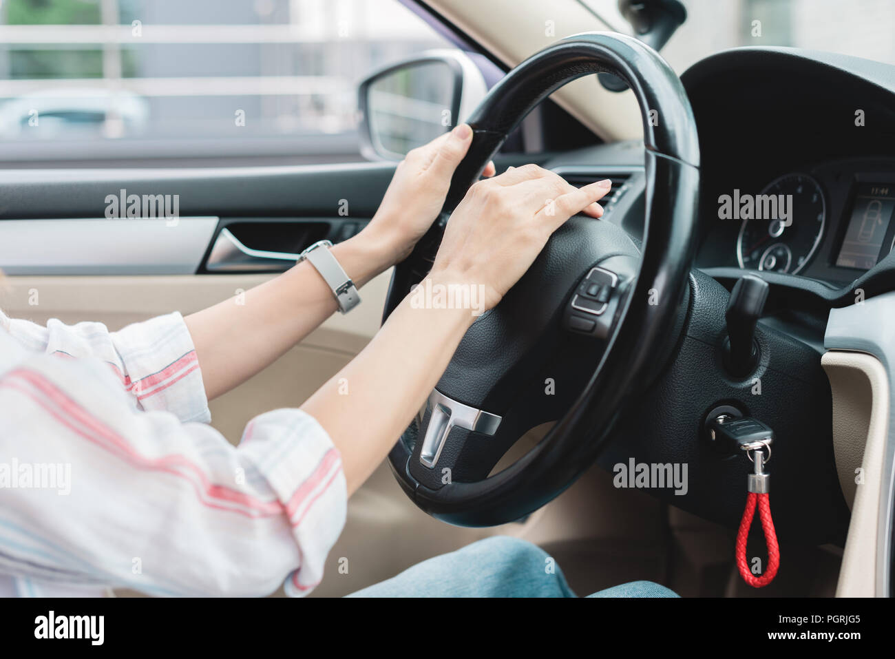 Honking car horn both hands hires stock photography and images Alamy