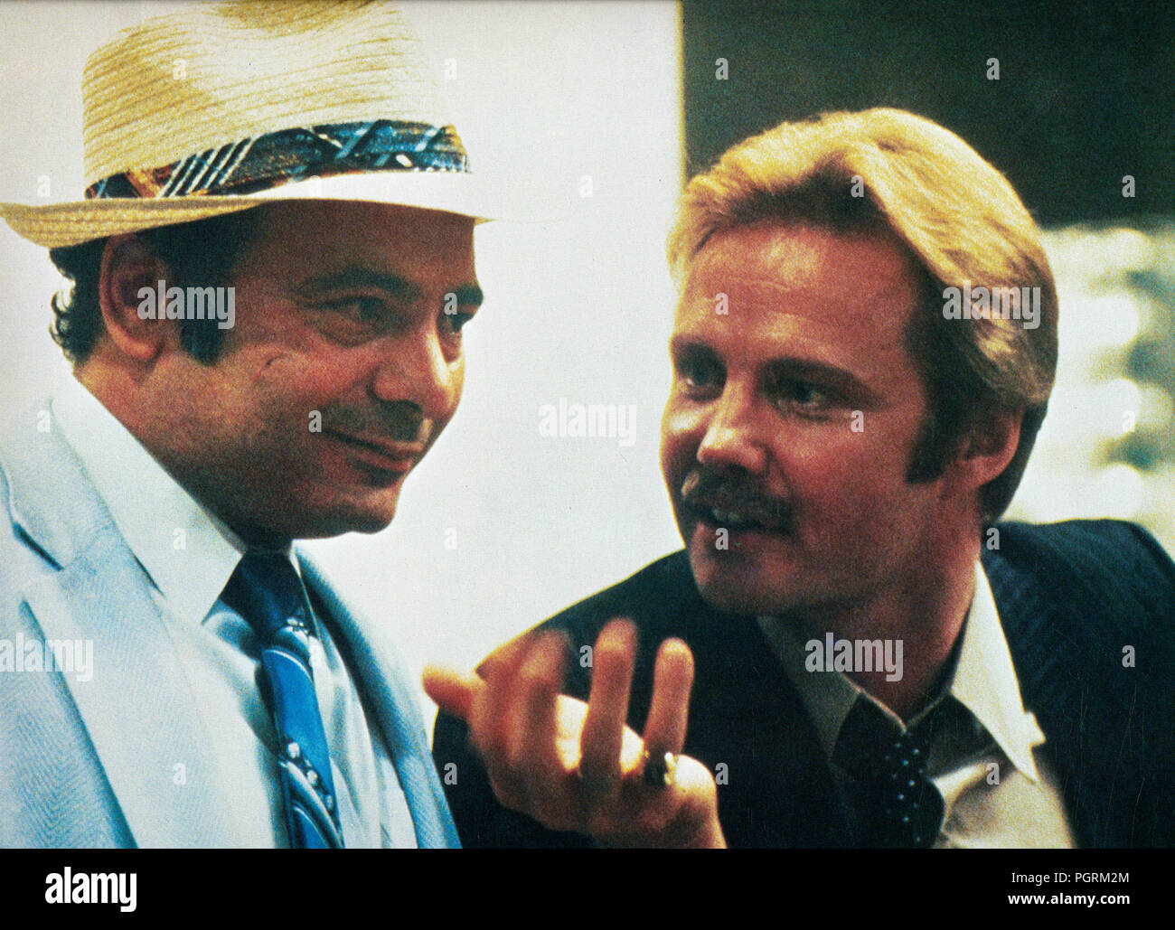 Lookin' to Get Out, aka: Der Zocker, aka: Zwei in der Tinte, USA 1982,  Regie: Hal Ashby, Darsteller: Burt Young, Jon Voight Stock Photo - Alamy