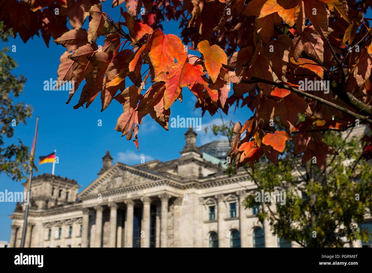 Berliner Reichstag im Herbst Stock Photo