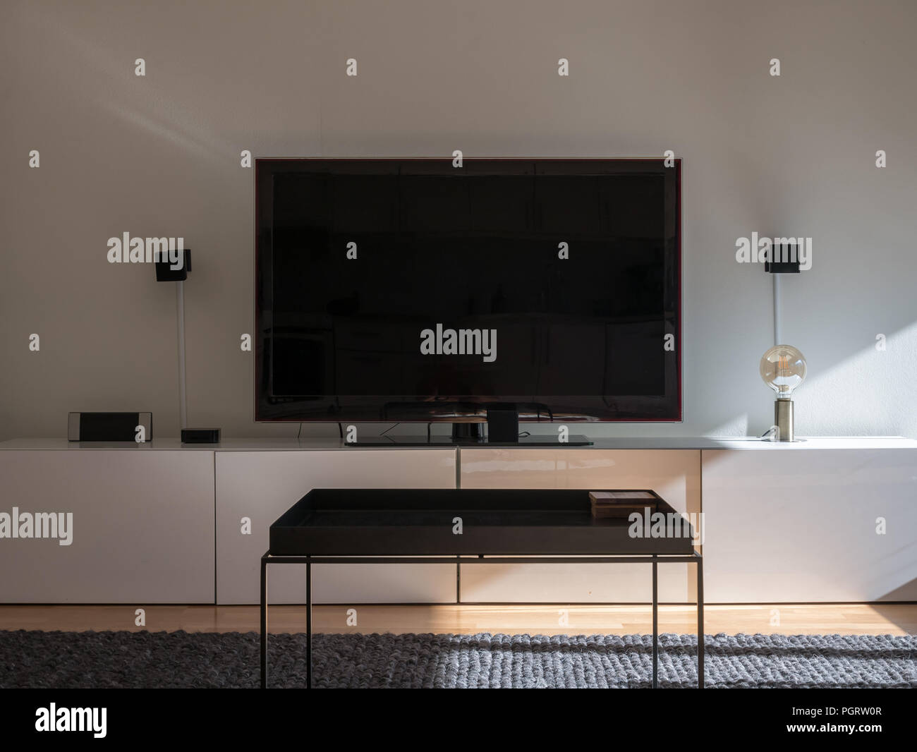 in de tussentijd Kracht Bij naam Black led or lcd tv at white media bench. surround system speakers in  modern home. White walls Stock Photo - Alamy