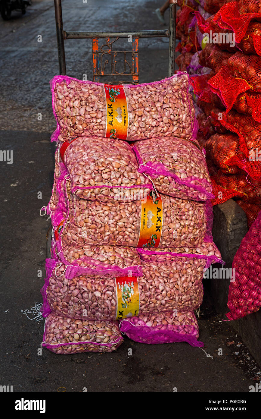 Sacks of garlic cloves hires stock photography and images Alamy