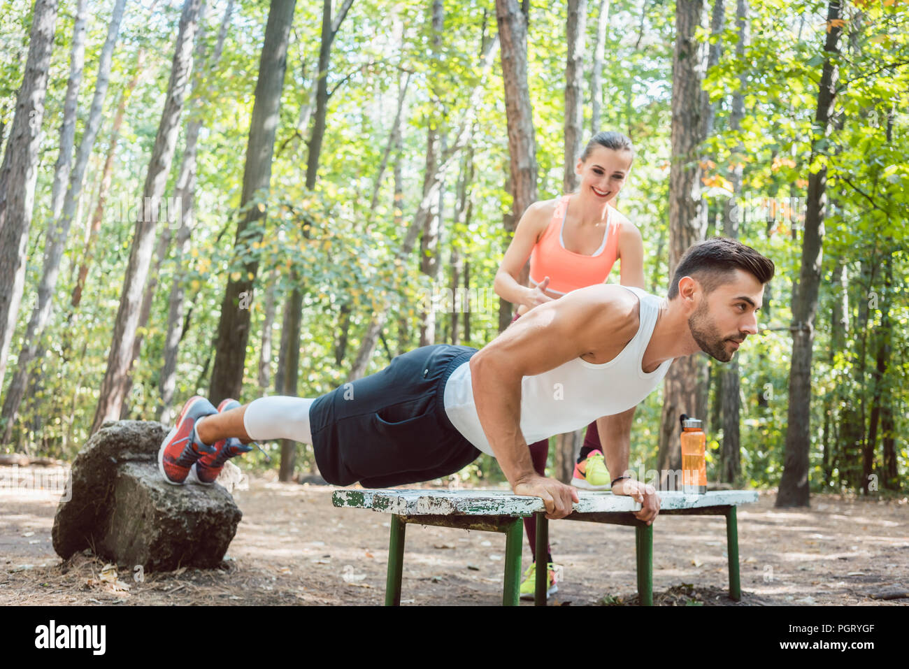 Sporty man doing push-up in an outdoor gym Stock Photo - Alamy