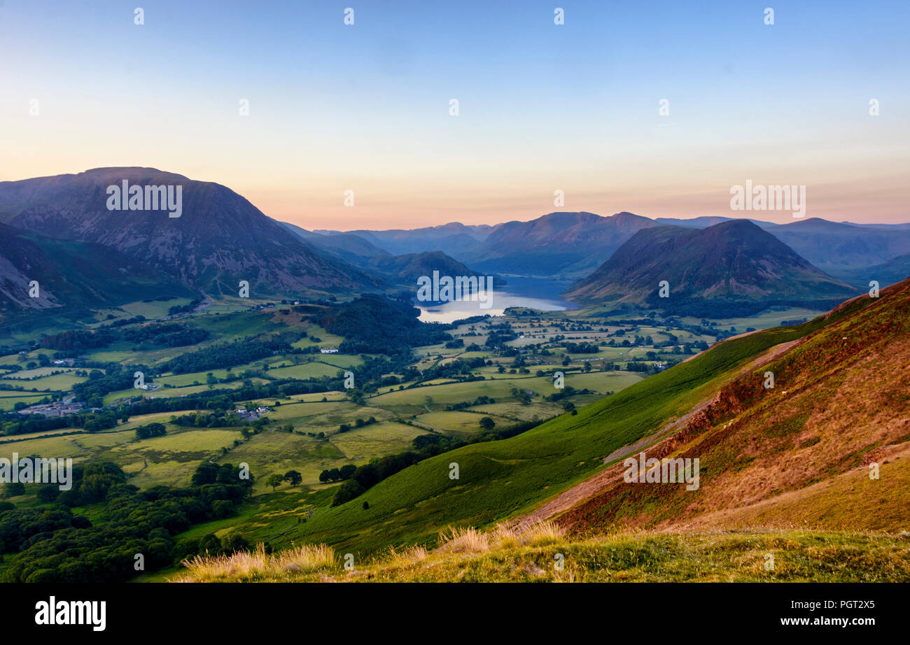 Sunrise over Crummock Water with Mellbreak fell, from Low fell, Buttermere, Lake District, Cumbria, England, UK Stock Photo