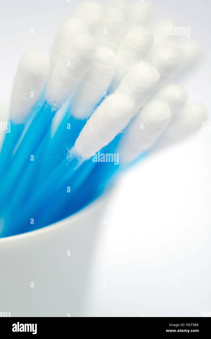 Cat hates cotton swabs hires stock photography and images Alamy