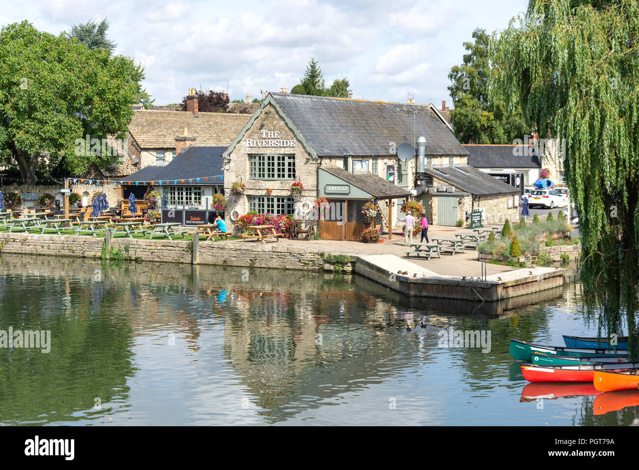 Lechlade town centre hires stock photography and images Alamy