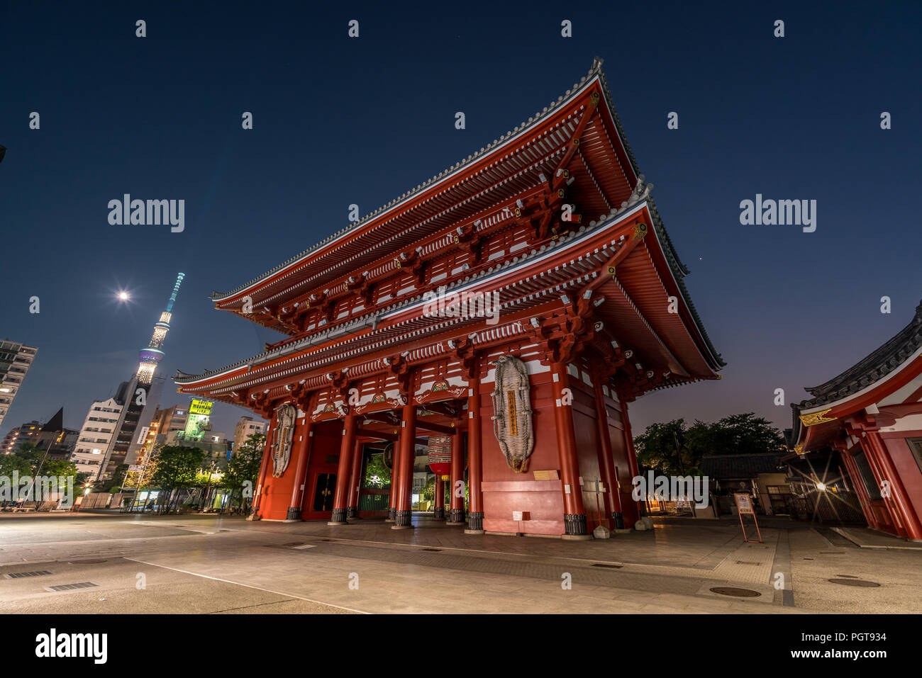 Hozomon Gate At Senso Ji Temple In Asakusa Late Night Cityscape Shining Moon Mars And Tokyo Skytree In The Background Stock Photo Alamy Hozomon Gate At Senso Ji Temple In Asakusa Late Night Cityscape Shining Moon Mars And Tokyo Skytree In The Background Stock Photo Alamy