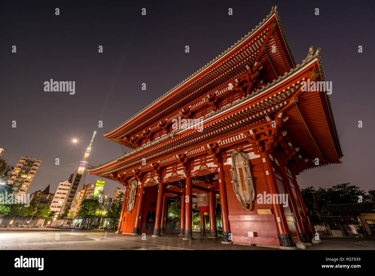 Hozomon Gate At Senso Ji Temple In Asakusa Late Night Cityscape Shining Moon Mars And Tokyo Skytree In The Background Stock Photo Alamy Hozomon Gate At Senso Ji Temple In Asakusa Late Night Cityscape Shining Moon Mars And Tokyo Skytree In The Background Stock Photo Alamy