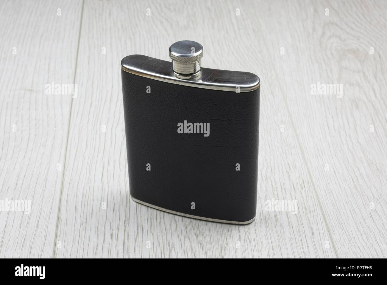 Download Leather Flask High Resolution Stock Photography And Images Alamy Yellowimages Mockups