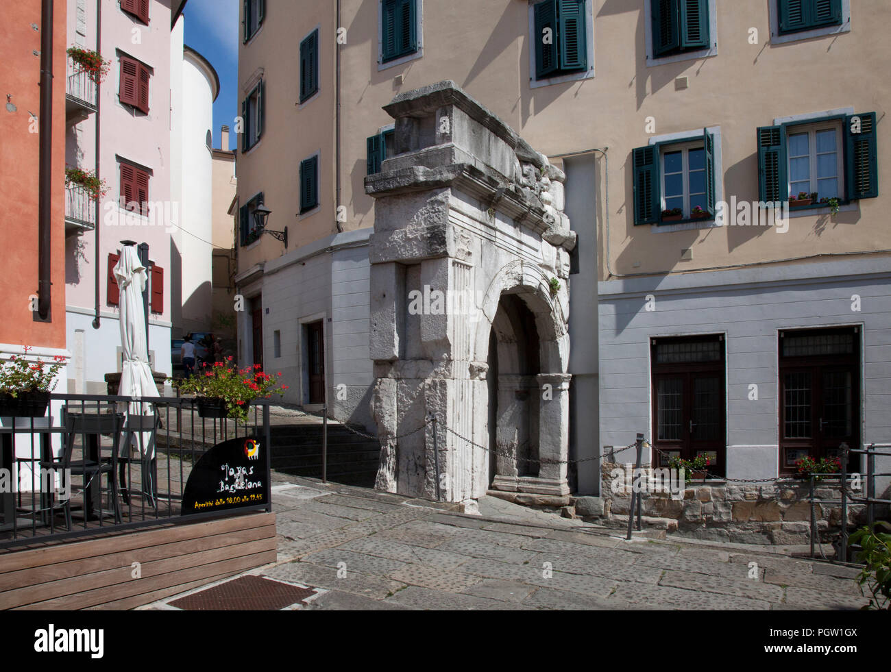 Now A Fixture In A Modern Residential Area The Arco Di Riccardo Arch Of Richard Trieste Italy Was Built By The Romans In The First Century Ad As Stock Photo Alamy