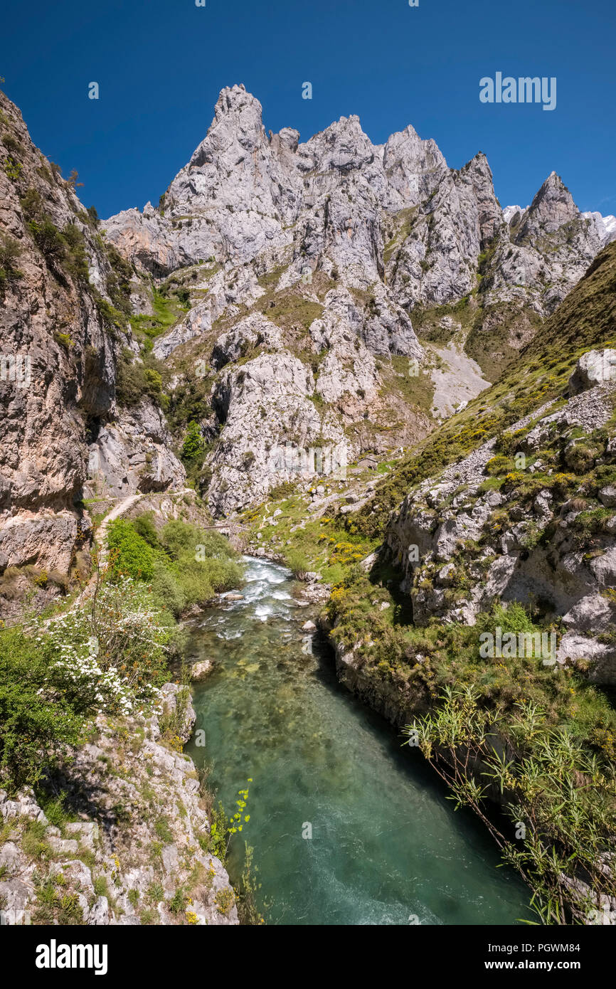 La Ruta del Cares trail in the Picos de Europa National Park, Rio Cares River, Caín de Valdeón, León, Spain Stock Photo