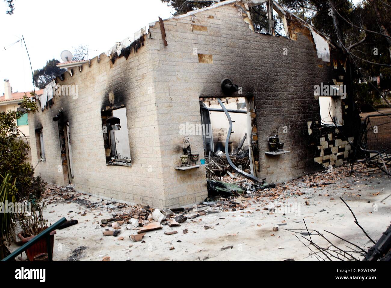 Red cross wildfires hi-res stock photography and images - Alamy