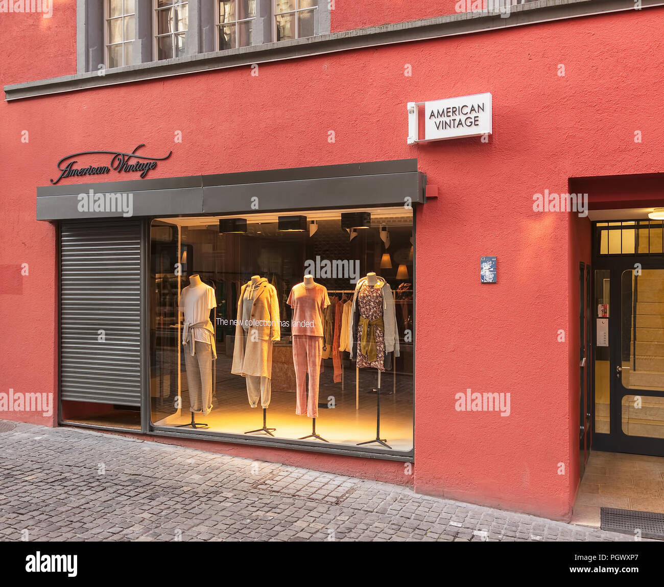 Zurich, Switzerland - August 26, 2018: American Vintage store on the  Munstergasse street in the historic part of the city. American Vintage is a  Frenc Stock Photo - Alamy