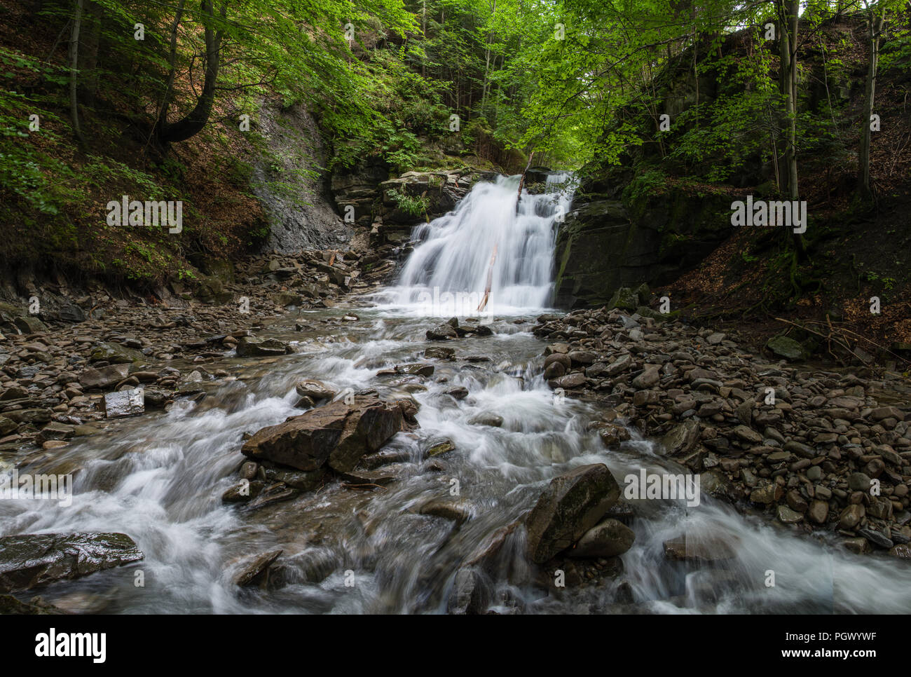 Beautiful woodland waterfall hi-res stock photography and images - Alamy