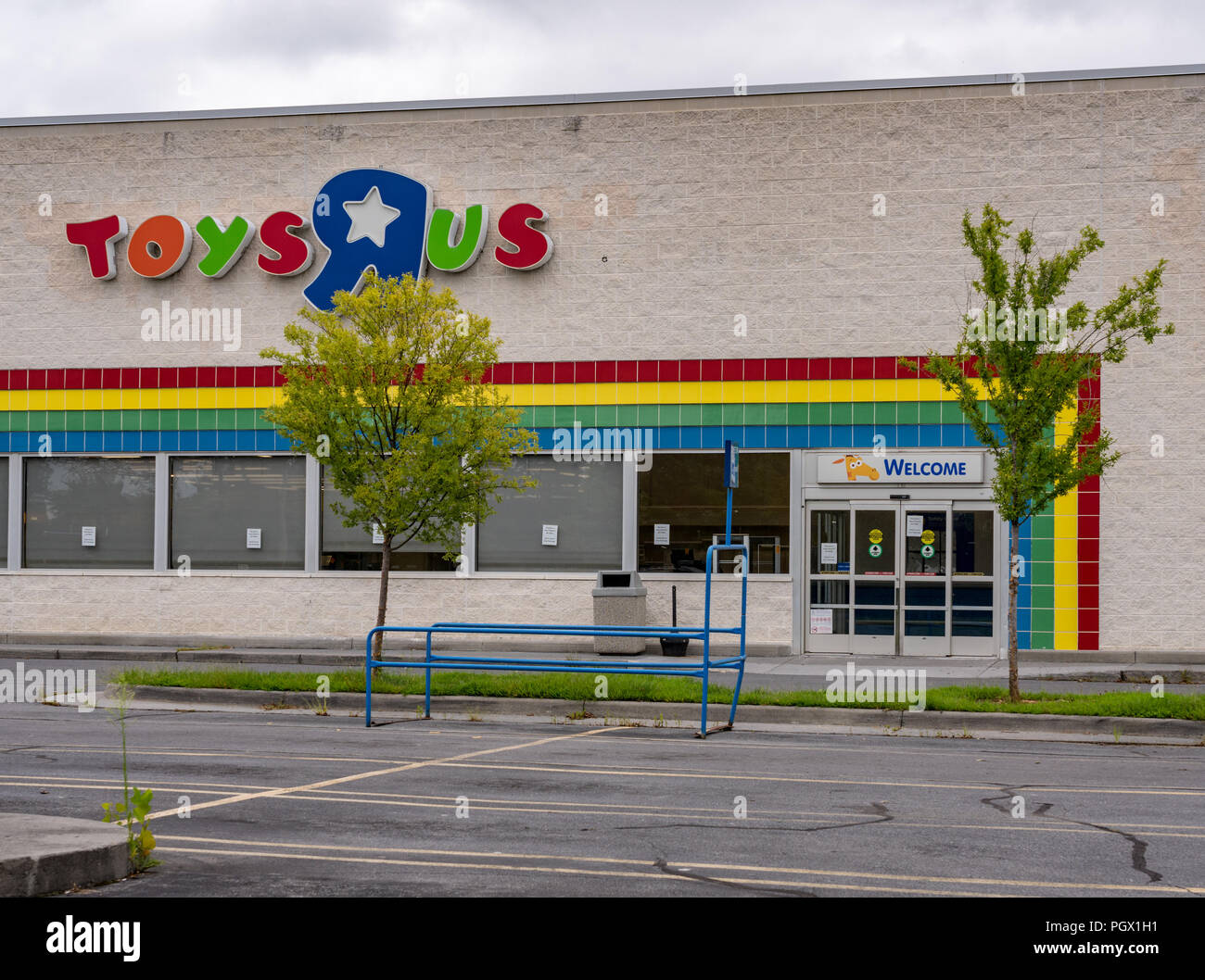 Closed ToysRus store in Winchester VA Stock Photo Alamy
