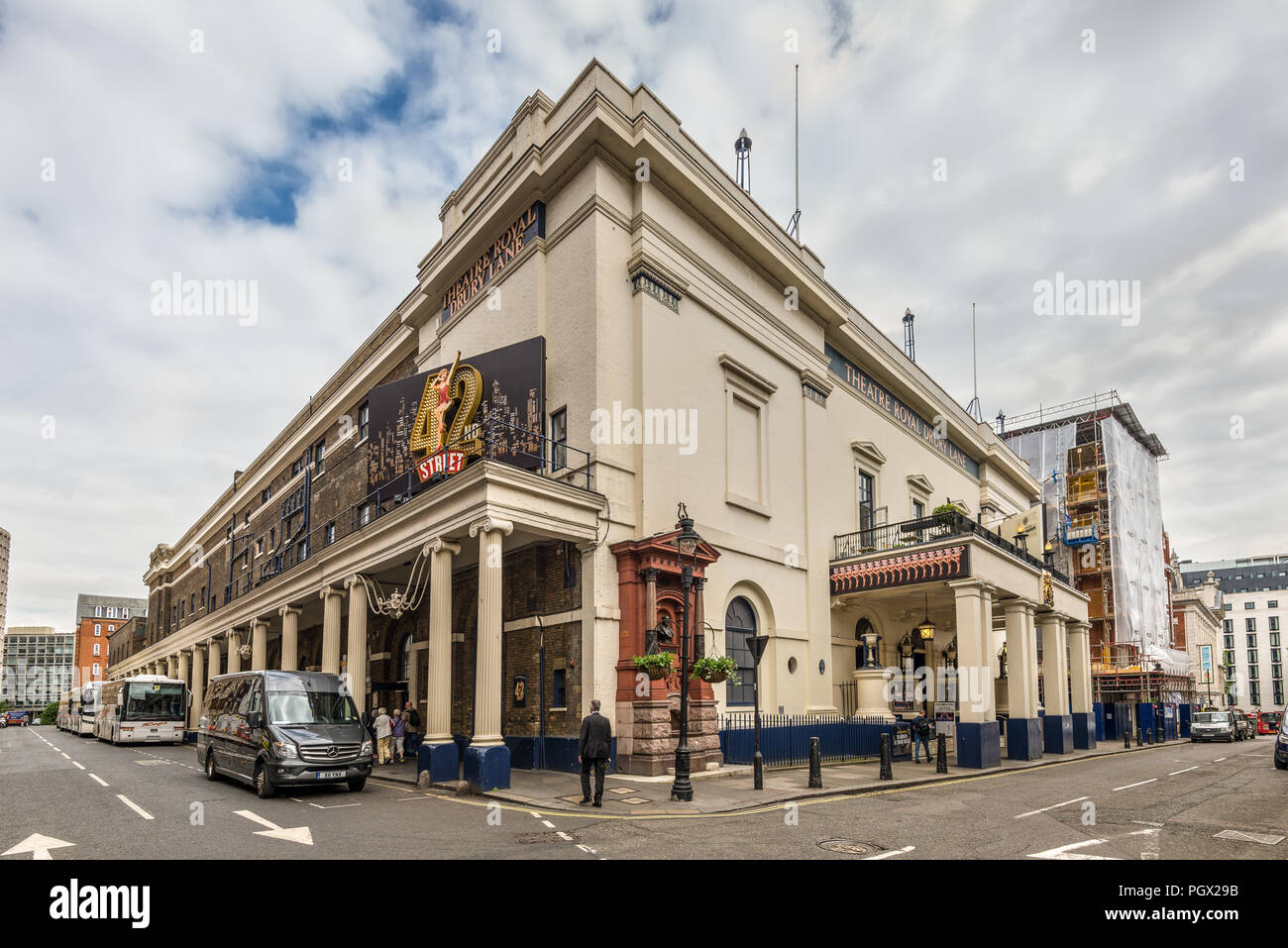 Theatre royal drury lane exterior hires stock photography and images Alamy
