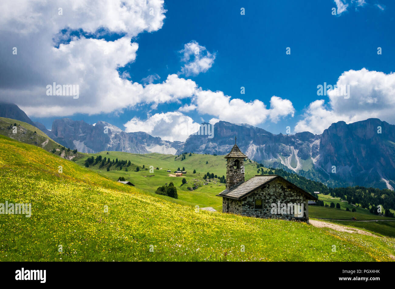 A small church in Gruppo delle Odle. Puez Odle massif in Dolomites mountains, Italy, South Tyrol Alps, Alto Adige, Val Gardena, Geislergruppe Stock Photo