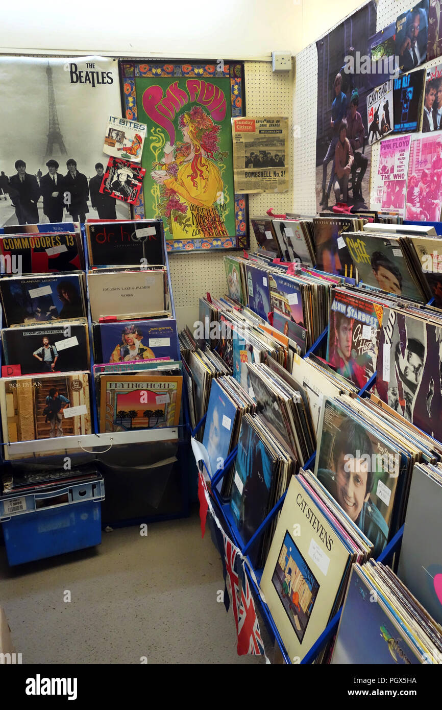 Vinyl record shop retro grunge hires stock photography and images Alamy