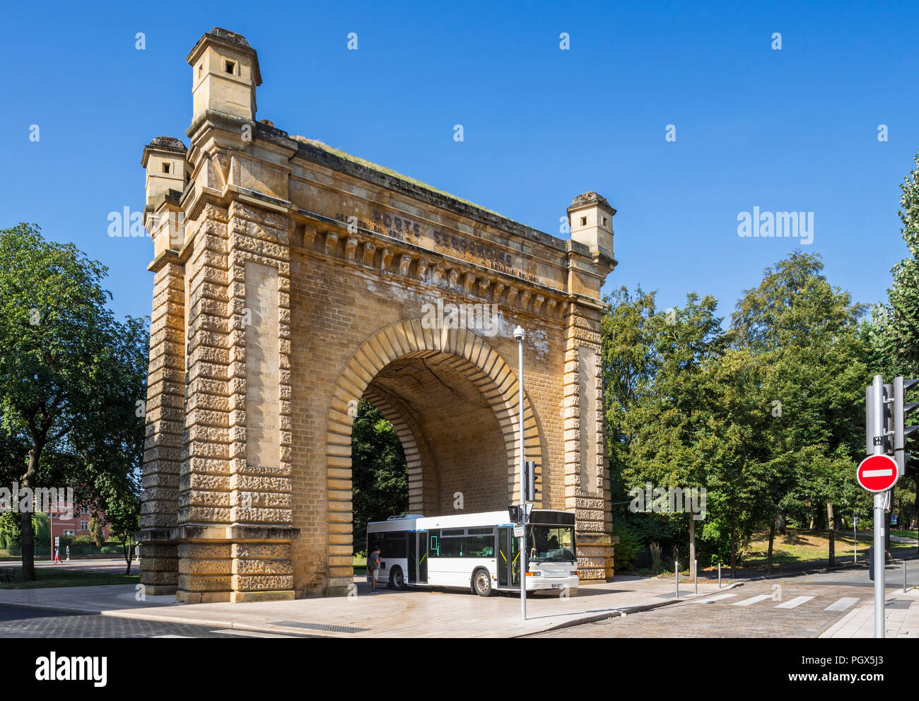 Porte Serpenoise, néo-classique city gate in the city Metz, Moselle,  Lorraine, France Stock Photo - Alamy