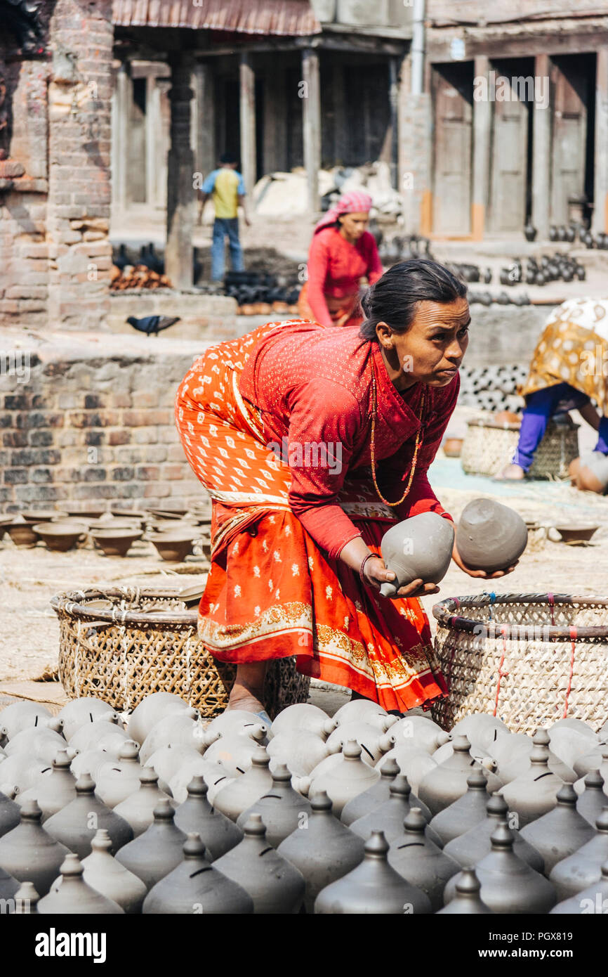 Bhaktapur, Kathmandu Valley, Bagmati, Nepal : Woman at work at Potters’ Square (Bolachha Tole) in the Unesco World Heritage old town of Bhaktapur. Stock Photo