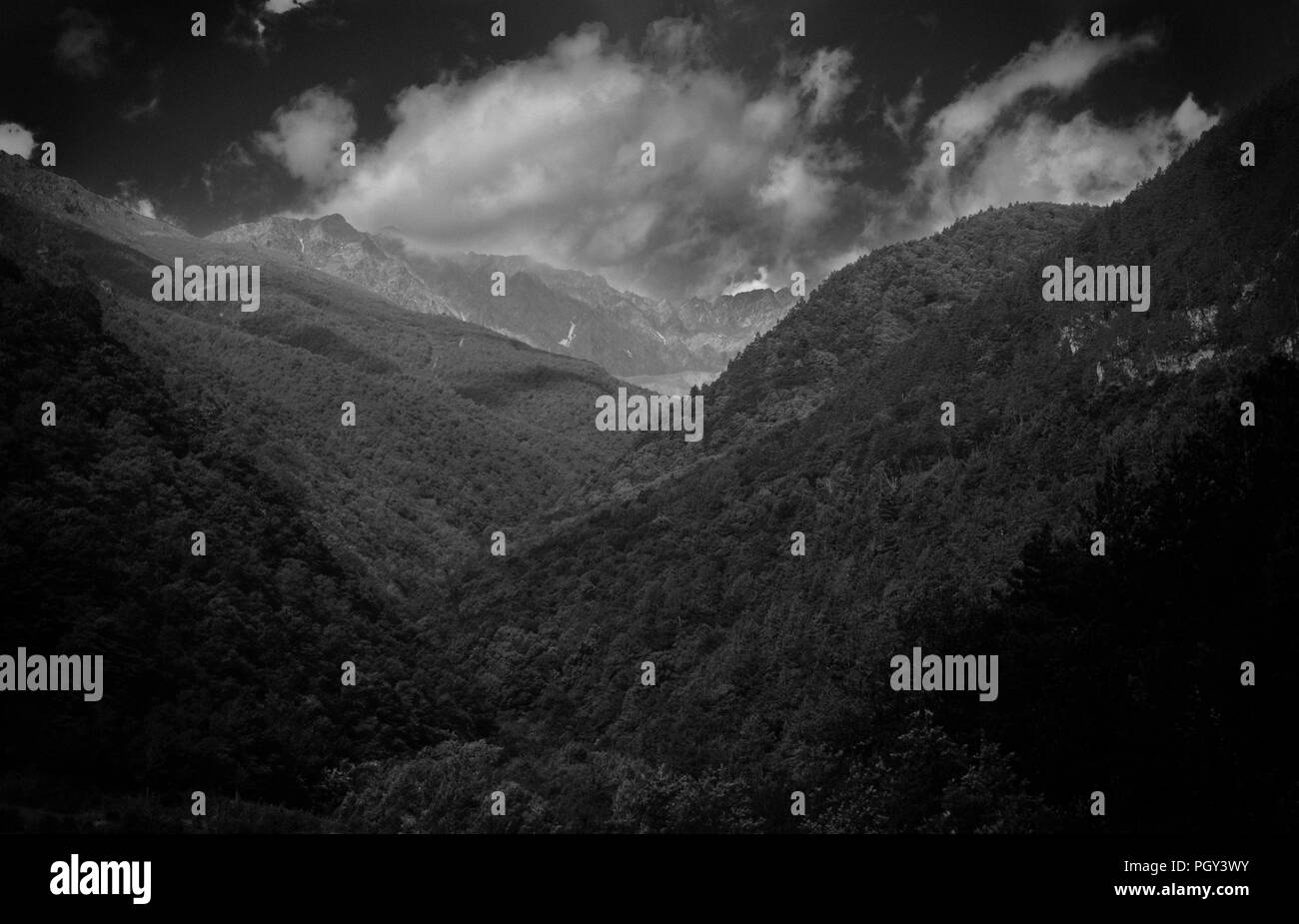 Beautiful snow capped mountains Black and White Stock Photos & Images ...