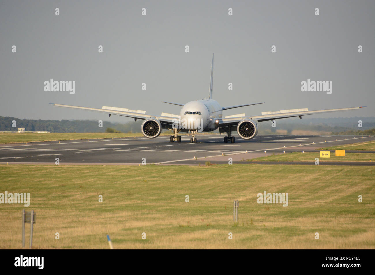 Landing East Midlands Airport Stock Photo Alamy