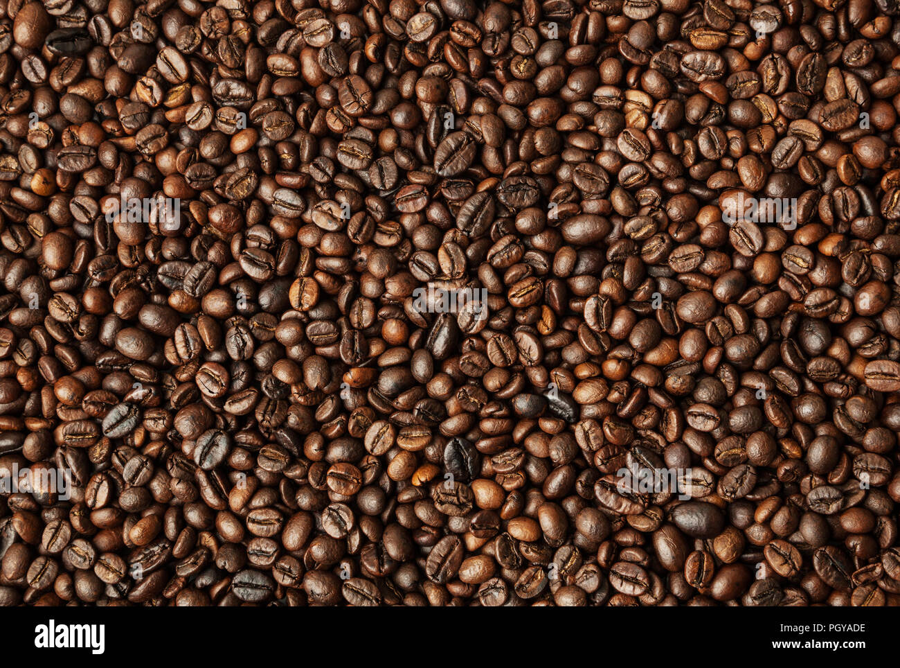 Roasted coffee beans background Stock Photo - Alamy