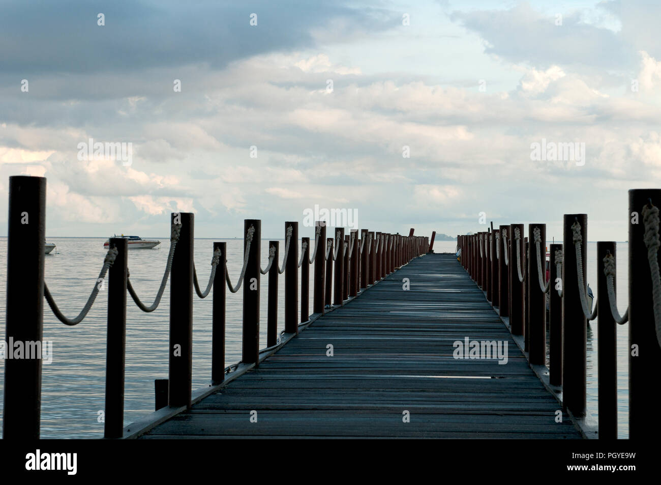 Dock sea hi-res stock photography and images - Alamy