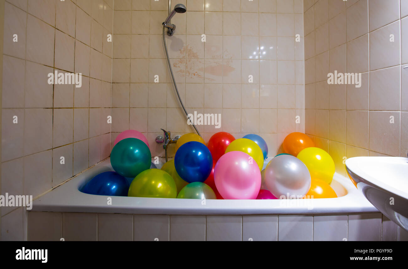 Bath tub full of balloons Stock Photo Alamy