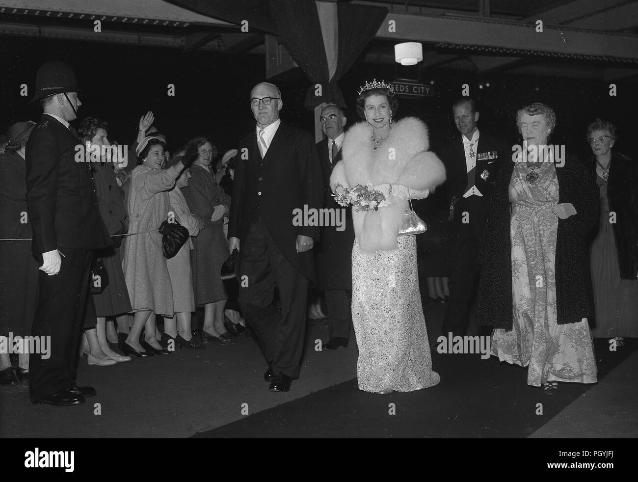 HM The Queen 1950s Leeds Stock Photo