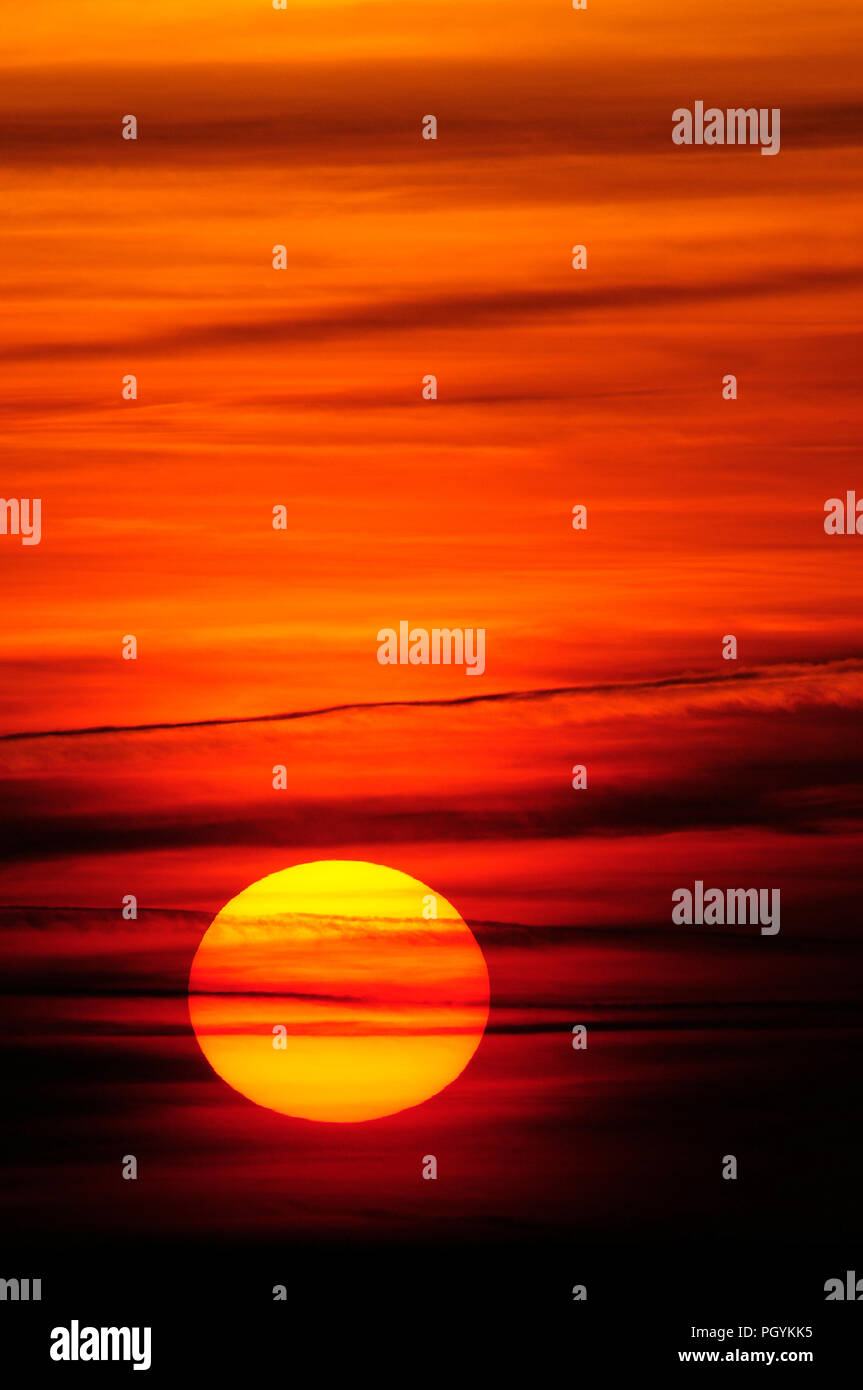 Sunset in vertical hi-res stock photography and images - Alamy