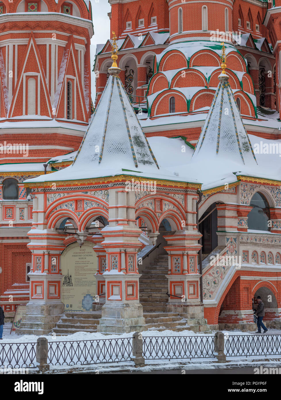Saint basil's cathedral snow hi-res stock photography and images - Alamy