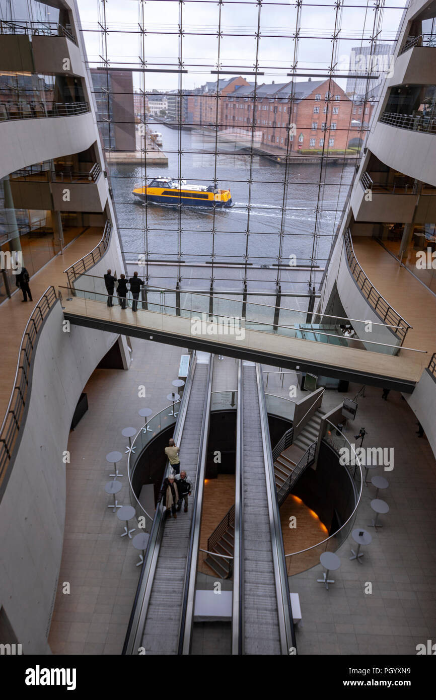 People viewing the bus boat in harbour from the atrium, Royal Danish Library, The Black Diamond library, Designed by Schmidt Hammer Lassen, Copenhagen Stock Photo