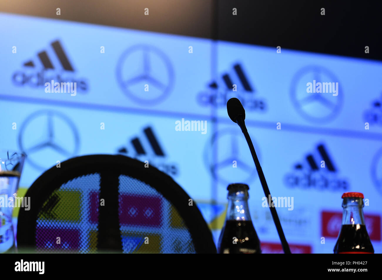 Munich, Deutschland. 29th Aug, 2018. Feature: podium, chair, microphone. GES/Soccer/National Team: DFB Press Conference, 29.08.2018 Football/Soccer: Mediaconference, Press Conference German National Football Team, Munich, August 29, 2018 | usage worldwide Credit: dpa/Alamy Live News Stock Photo