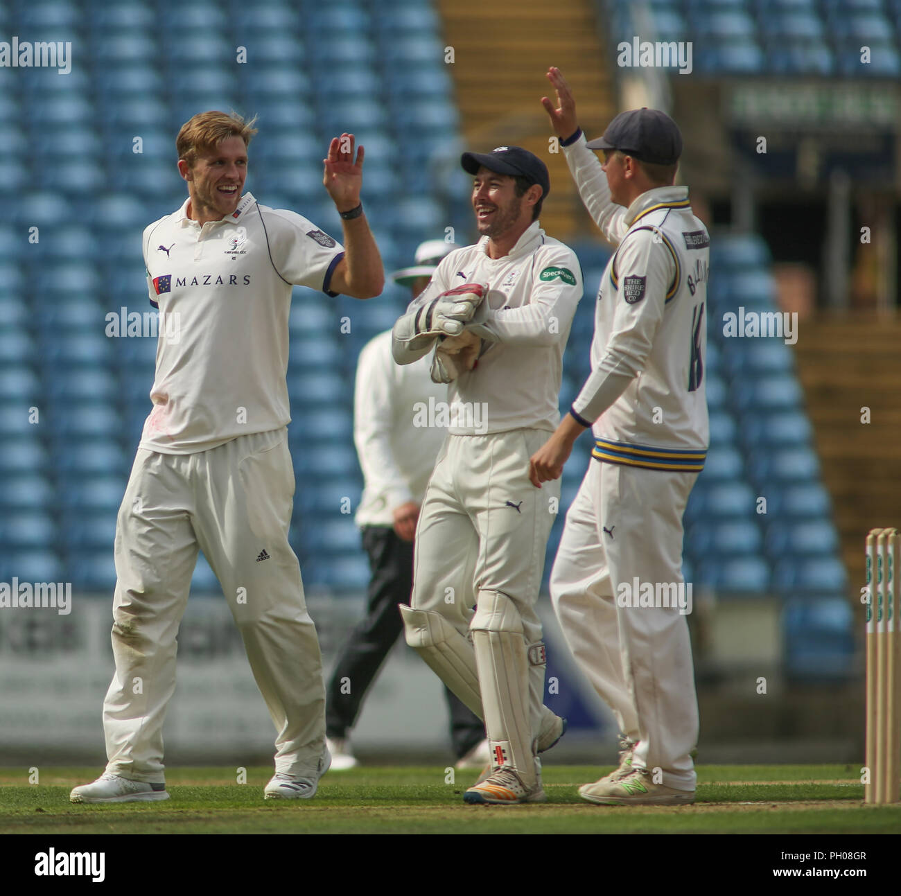 Emerald Headingley Stadium, Leeds, West Yorkshire, 29 August 2018.    Yorkshire's David Willey (L) celebrates with his team-mate  after taking the wicket of Somerset's James Hildreth.during todays match during the Specsavers County Championship match between Yorkshire CCC and Somerset CCC at Emerald Headingley Stadium.   Credit: Touchlinepics/Alamy Live News Stock Photo