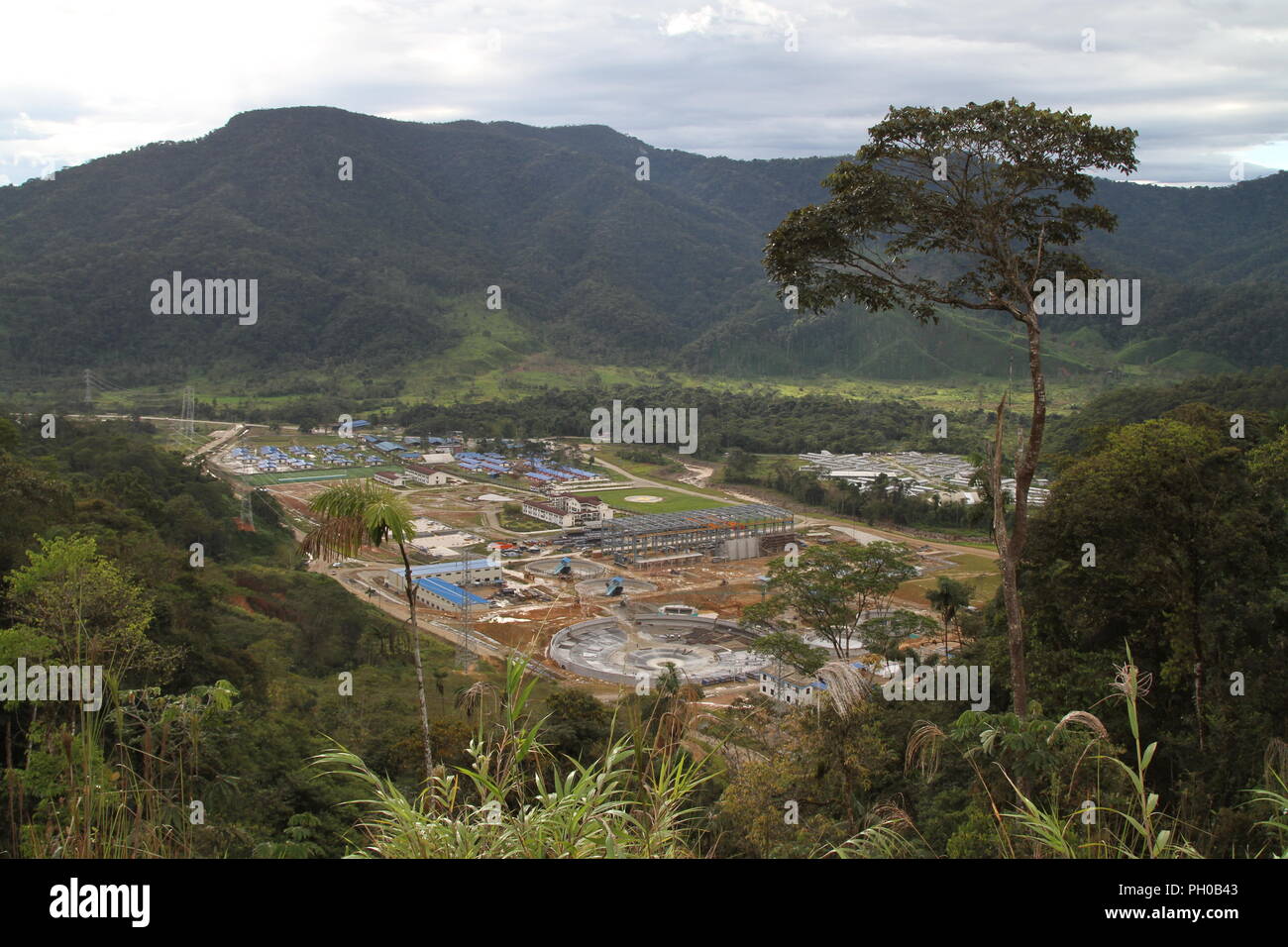 Quito. 21st Aug, 2018. Photo taken on Aug. 21, 2018 shows the factory buildings of Chinese copper mine project Mirador in Zamora-Chinchipe province, Ecuador. Mirador, developed by Chinese company EcuaCorriente, marked Ecuador's entry into large-scale mining, and has breathed new life into the local economy and employment. Credit: Hao Yunfu/Xinhua/Alamy Live News Stock Photo