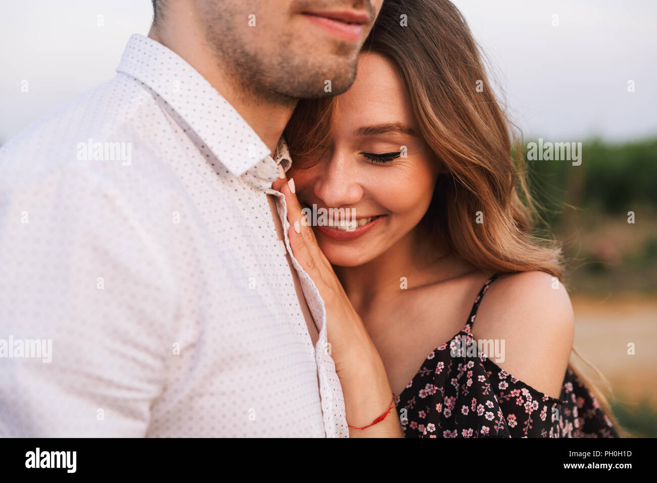 Featured image of post Love Photos Of Couples Hug / Loved for ourselves, or rather, loved in spite…