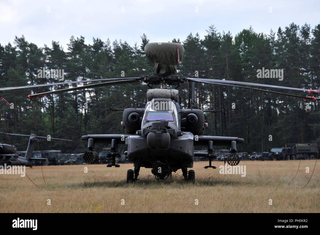 U s army apache helicopters hi-res stock photography and images - Alamy