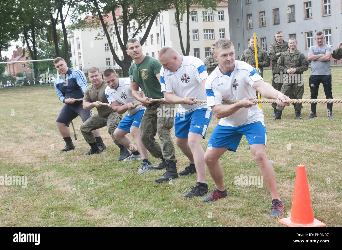 Soldiers assigned to the 23rd Artillery Brigade, Polish Land Forces prepare for a tug of war match against the U.S. Soldiers assigned to the 91st Engineer Battalion, 1st Armored Combat Brigade Team, 1st Calvary Division during the 243rd Army Birthday celebration held at the Polish Land Forces base in Boleslawiec, Poland, June 14, 2018. The joint celebration included a base-wide run, field events, and a cake cutting ceremony. Stock Photo