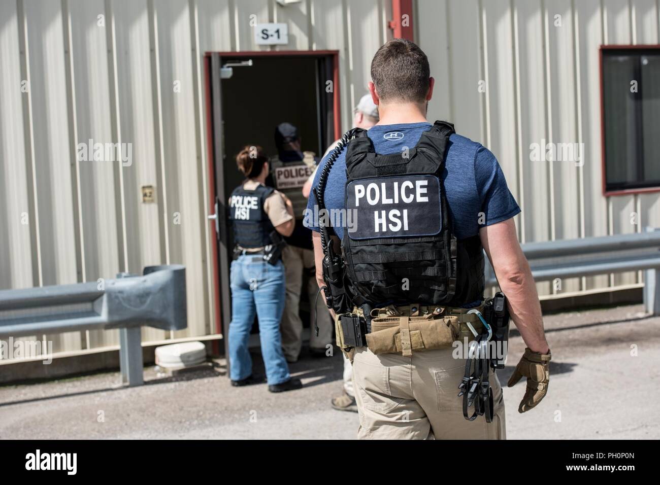 SALEM, OH Special agents from U.S. Immigration and Customs
