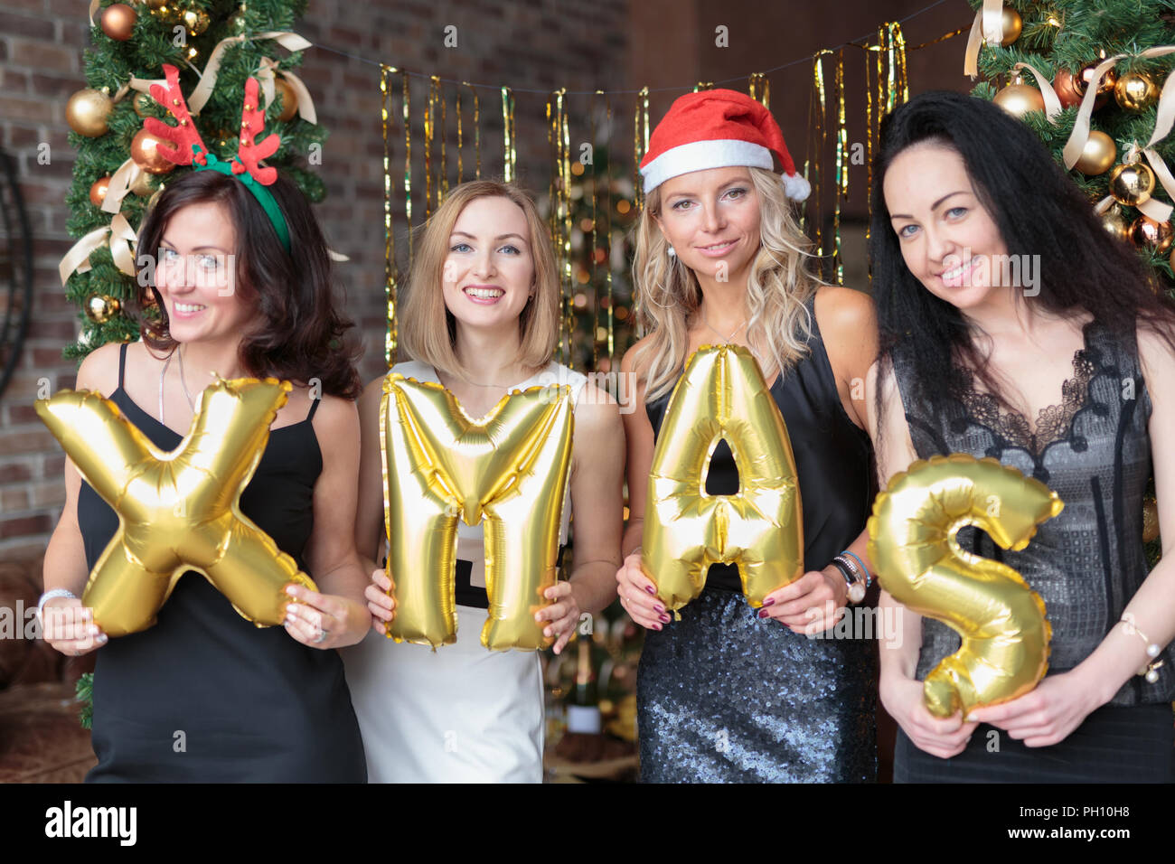 Happy people golden balloons hi-res stock photography and images - Alamy
