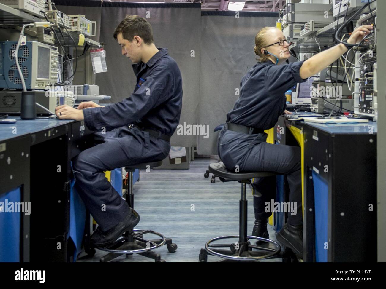 ATLANTIC OCEAN (June 23, 2018) Aviation Electronics Technician Airman