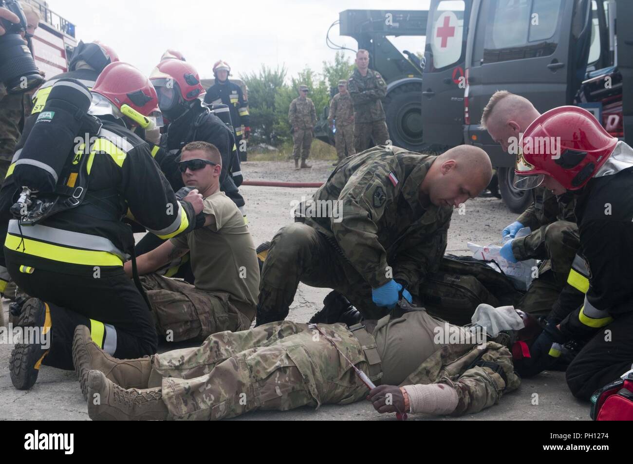 U.S. Army Soldiers assigned to the 962nd Ordnance Company, 143rd Combat Sustainment Support Battalion, receive medical aid from 10th Armoured Cavalry Brigade Soldiers and emergency responders during a joint training exercise in Swieteszow, Poland, June 20, 2018. The 962nd Ordnance Company, a U.S. Army Reserve unit from New York, is deployed in support of Atlantic Resolve in Europe. Stock Photo