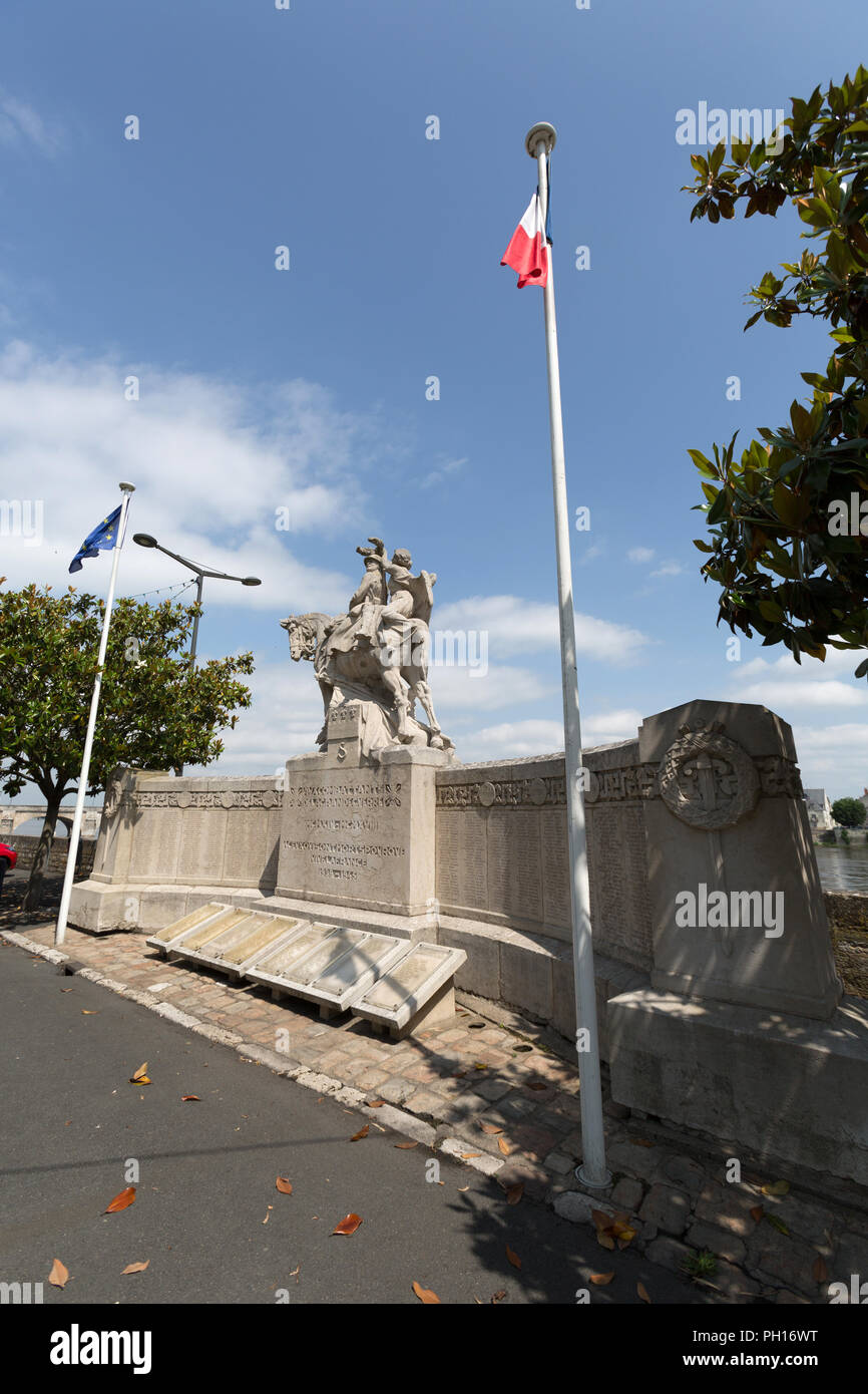 Town of Saumur, France. Picturesque view of equestrian memorial to the AVX Combatants de la Grande Guerre at Saumur’s Quai Mayaud. Stock Photo