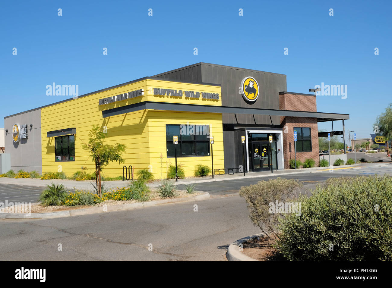 Buffalo wild wings mall hires stock photography and images Alamy
